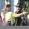 Johnny Depp lors d'une fête organisée dans l'école de ses enfants à Los Angeles le 20 novembre 2012. Sa contribution à l'événement : un aigle !