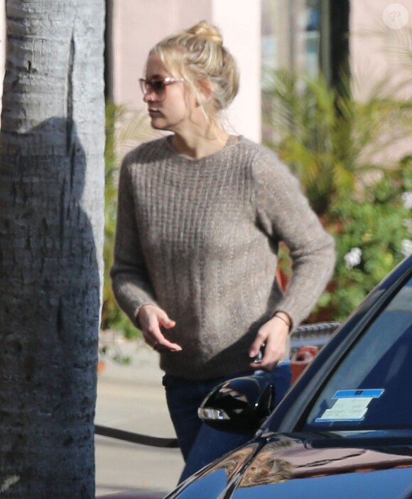 Kate Hudson dans le quartier de Pacific Palisades à Los Angeles le 21 novembre 2012.