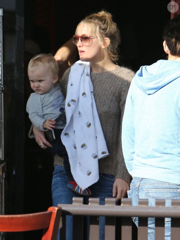 Kate Hudson et son fils à Pacific Palisades à Los Angeles le 21 novembre 2012.