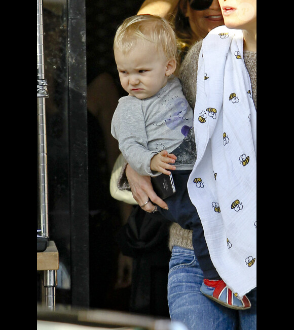 Bingham dans les bras de sa mère Kate Hudson fêtent l'anniversaire de Goldie Hawn à Los Angeles le 21 novembre 2012.
