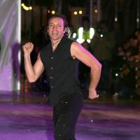 Philippe Candeloro fait le show pour inaugurer la patinoire des Champs-Elysées