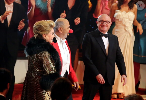 Catherine Deneuve, Gérard Jugnot et Michel Blanc lors du Gala de l'Union Des Artistes sous la présidence de Catherine Deneuve et Michel Blanc au Cirque Alexis Gruss, à Paris le 12 Novembre 2012.