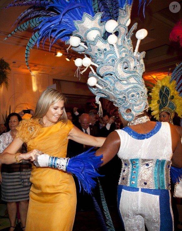Le prince Willem-Alexander et la princesse Maxima des Pays-Bas ont dansé la samba au Jockey Club de São Paulo le 21 novembre 2012.