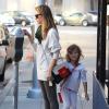 Jessica Alba et sa fille Honor s'accordent une journée de shopping le 25 novembre 2012 à Los Angeles