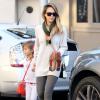 Jessica Alba et sa fille Honor s'accordent une journée de shopping le 25 novembre 2012 à Los Angeles