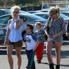 Britney Spears incognito emmène ses enfants Sean et Jayden faire des courses à Thousand Oaks, le 25 novembre 2012.