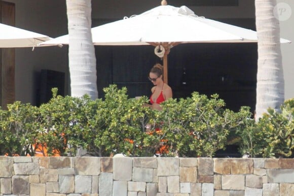 George Clooney, sa petite amie Stacy Keibler en bikini et Cindy Crawford et son mari Rande Gerber en vacances au Mexique avec leurs enfants, le 21 novembre 2012.