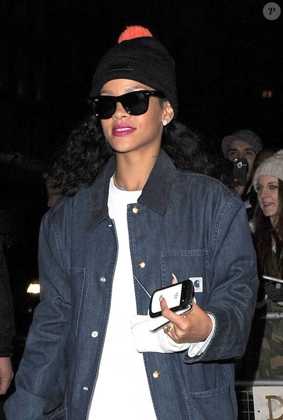Rihanna arrive à son hôtel à Londres, le 25 novembre 2012.