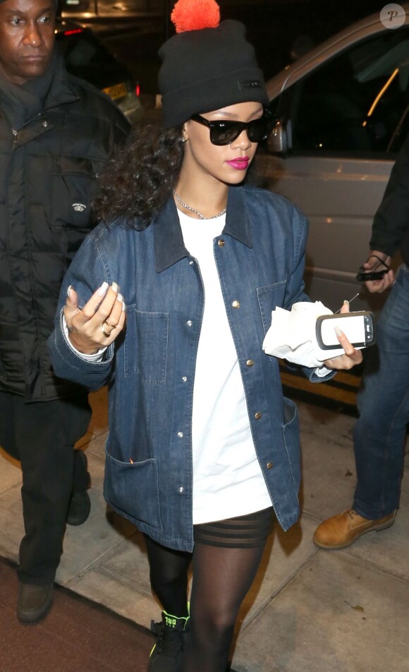 Rihanna arrive à son hôtel à Londres, le 25 novembre 2012.