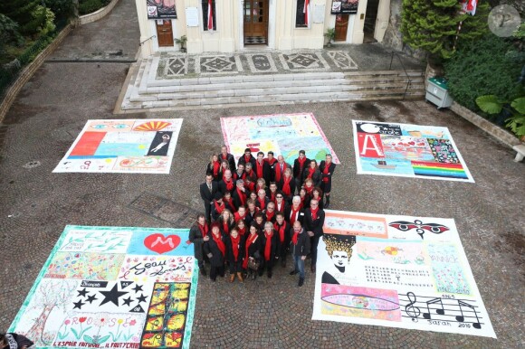 En plus de Test in the city, la princesse Stéphanie de Monaco, présidente de Fight Aids Monaco et ambassadrice d'Onusida, accompagnait le 26 novembre 2012 sur le parvis de Sainte-Dévote la seconde édition de l'opération Courtepointe, avec des courtepointes rendant hommage aux disparus victimes du sida.