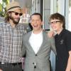 Ashton Kutcher, Jon Cryer, et Angus T. Jones sur le Hollywood Walk of Fame de Los Angeles le 19 septembre 2011