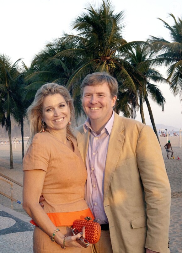 La princesse Maxima des Pays-Bas avec son mari devant la plage de Copacabana à Rio le 23 novembre 2012