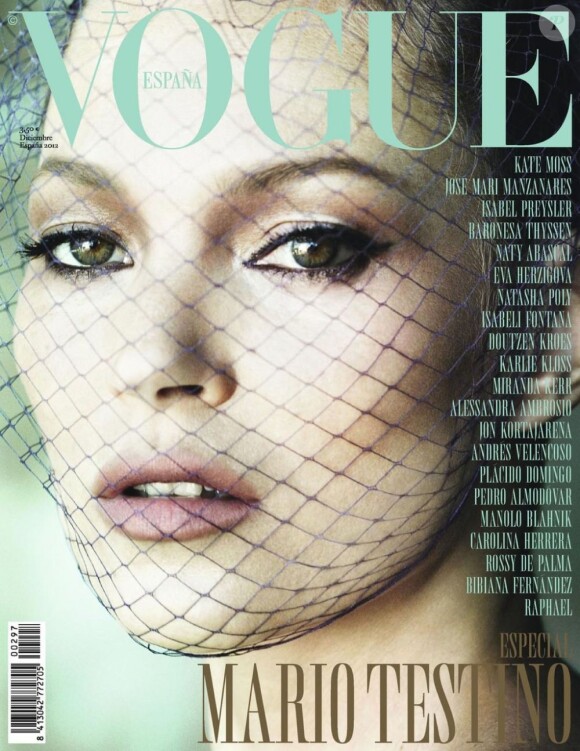 Kate Moss photographiée par Mario Testino pour le magazine Vogue España de décembre 2012.