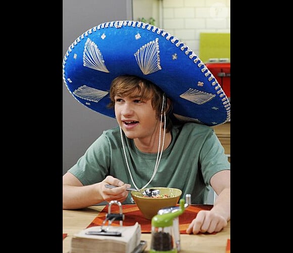 Angus T. Jones qui incarne Jake dans Mon Oncle Charlie.