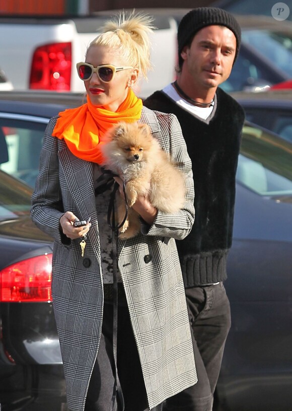 Gwen Stefani et son époux Gavin Rossdale repartent de l'école de leur fils Zuma à Los Angeles le 27 novembre 2012.