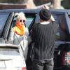 Gwen Stefani et Gavin Rossdale discutent sur le parking de l'école de leur fils Zuma à Los Angeles le 27 novembre 2012.