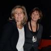 Claire Chazal, marraine de l'association Toutes à l'école, pose aux côtés de Marie Paule Laval (vice-présidente de l'association) à Paris le 29 Novembre 2012.