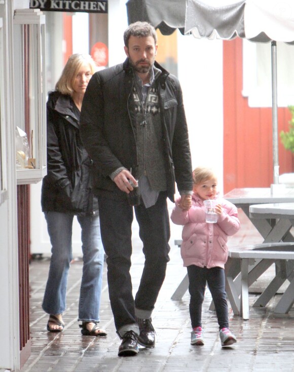 Ben Affleck, sa fille Séaphina et sa mère Chris dans les rues de Brentwood, le 29 novembre 2012