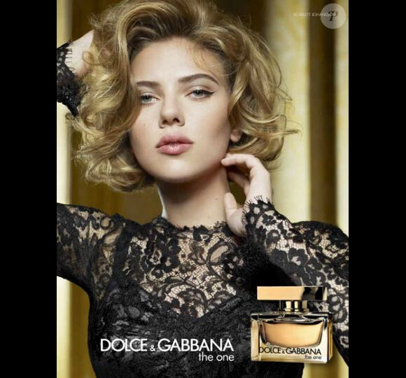 Scarlett Johansson est le visage du parfum the one de Dolce & Gabbana.