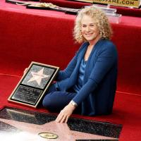 Carole King : La ''Natural Woman'' reçoit son étoile sur Hollywood Walk of Fame