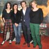 Trois espoirs du cinéma français, Clotilde Hesme, Raphaël Personnaz et Adèle Haenel entourent la réalisatrice Catherine Corsini lors de l'avant-première parisienne de Trois Mondes, le 3 décembre 2012.