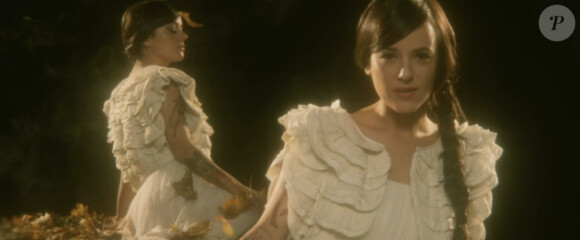 Alizée dans son nouveau clip "A cause de l'automne", dévoilé le 5 décembre 2012.