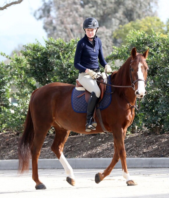 EXCLU : Portia de Rossi fait du cheval à Los Angeles, le 4 decembre 2012.