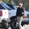EXCLU : Portia de Rossi, accompagnée de ses chiens, se rend dans un centre équestre à Los Angeles, le 4 décembre 2012.