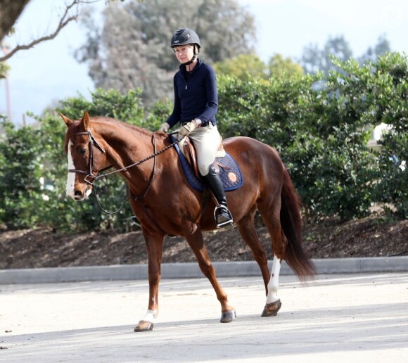 EXCLU : Portia de Rossi à cheval dans un centre équestre de Los Angeles, le 4 decembre 2012.