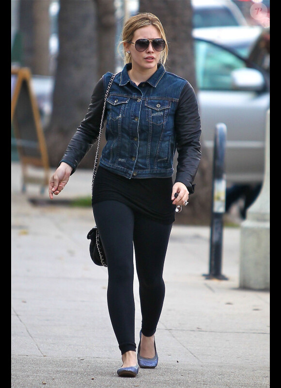 Hilary Duff va à son cours de pilates avant de faire du shopping à Los Angeles le 4 décembre 2012.