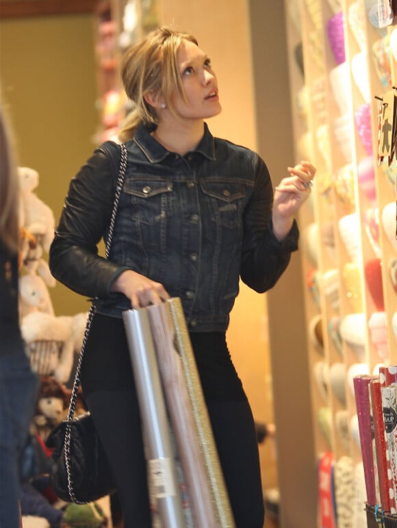 Hilary Duff a été à son cours de pilates avant de faire du shopping de Noël à Los Angeles le 4 décembre 2012.