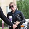Hilary Duff va à son cours de pilates avant de faire du shopping de Noel à Los Angeles le 4 décembre 2012.