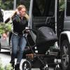 Hilary Duff et son fils Luca, sortent de leur hôtel à Los Angeles le 29 novembre 2012.
