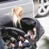 Hilary Duff et son fils Luca, sortent de leur hôtel à Los Angeles le 29 novembre 2012.