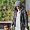 Sandra Bullock va chercher son fils Louis à l'école à Studio City à Los Angeles le 5 décembre 2012.