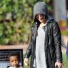 Sandra Bullock va chercher son fils Louis à l'école à Studio City à Los Angeles le 5 décembre 2012.