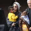 Sandra Bullock va chercher son fils Louis à l'école à Studio City à Los Angeles le 30 novembre 2012.