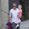 Eric Dane et sa femme Rebecca Gayheart prennent du bon temps avec leur fille Billie à Los Angeles le 5 décembre 2012.