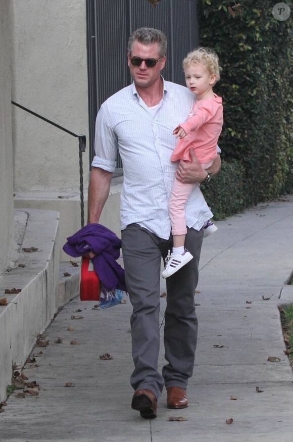Eric Dane et sa femme Rebecca Gayheart prennent du bon temps avec leur fille Billie à Los Angeles le 5 décembre 2012.