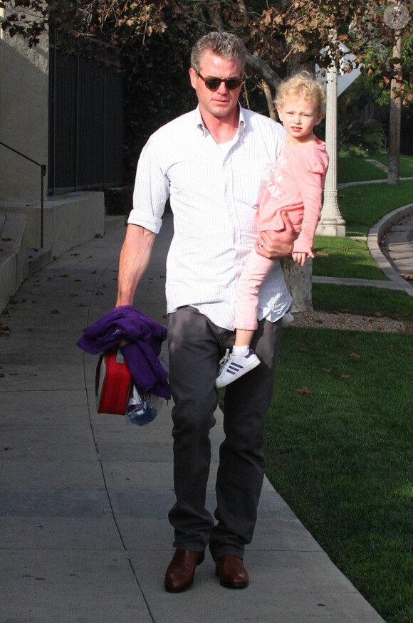 Eric Dane et sa femme Rebecca Gayheart prennent du bon temps avec leur fille Billie à Los Angeles le 5 décembre 2012.
