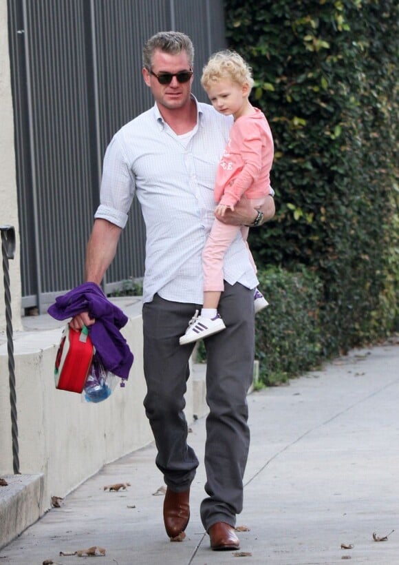 Eric Dane, sa femme Rebecca Gayheart et leur fille Billie vont dejeuner à West Hollywood, le 5 decembre 2012.