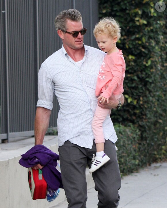 Eric Dane, sa femme Rebecca Gayheart et leur fille Billie vont dejeuner à West Hollywood, le 5 decembre 2012.