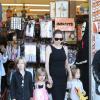Angelina Jolie et ses enfants Shiloh, Vivienne et Knox à Los Angeles le 28 octobre 2012