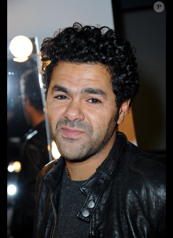 Jamel Debbouze lors de la vente aux enchères 'vestiaire collective' dont les bénéfices seront reversés au 26ème Telethon qui se déroulera les 7 et 8 décembre 2012.