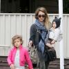 Même si Jessica Alba est une femme active, elle n'oublie jamais sa priorité : ses filles Honor et Haven. Beverly Hills le 8 décembre 2012.