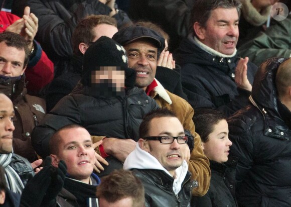 Yannick Noah et son fils Joalukas lors du match entre le PSG et Evian Thonon Gaillard au Parc des Princes à Paris le 8 décembre 2012 à Paris (victoire du PSG 4-0)