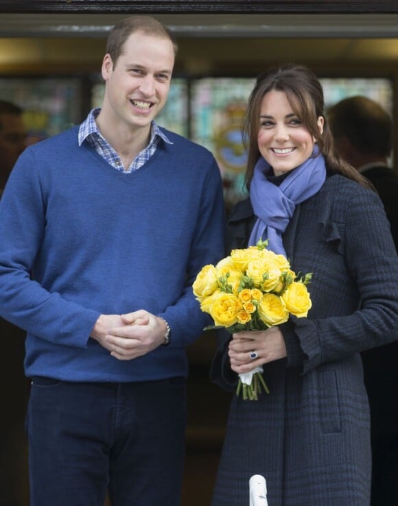 Le duc et la duchesse de Cambridge à la sortie de l'hôpital King Edward VII de Londres le 6 décembre 2012.