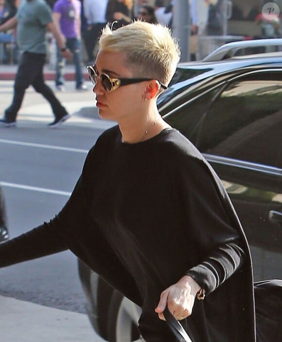 Miley Cyrus se rend chez le médecin à Beverly Hills le 5 decembre 2012.