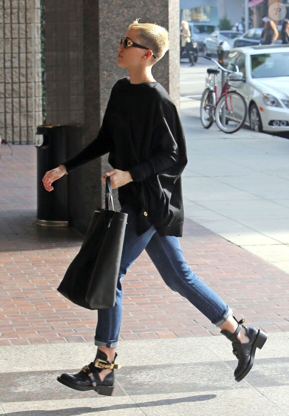 Miley Cyrus se rend chez le médecin à Beverly Hills le 5 decembre 2012.
