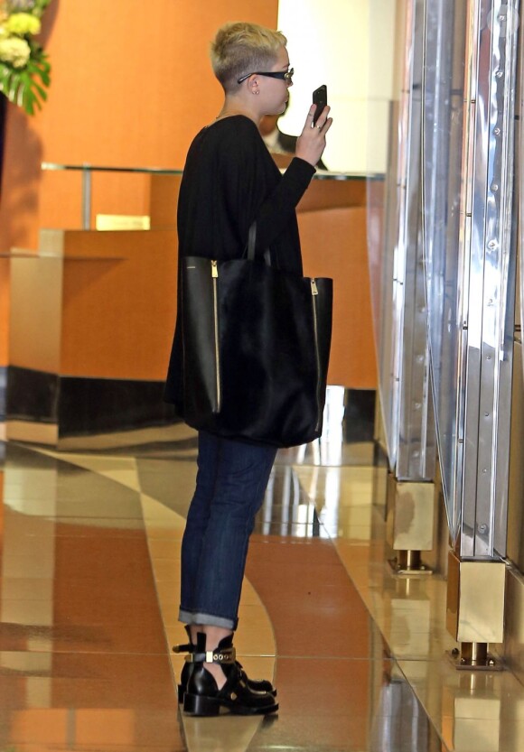 Miley Cyrus se rend chez le médecin à Beverly Hills le 5 decembre 2012.